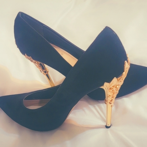 Black & Gold Rose High Heel. - Picture 2 of 6